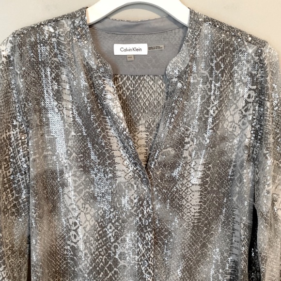 Calvin Klein size M grey sequinned blouse - Picture 5 of 14